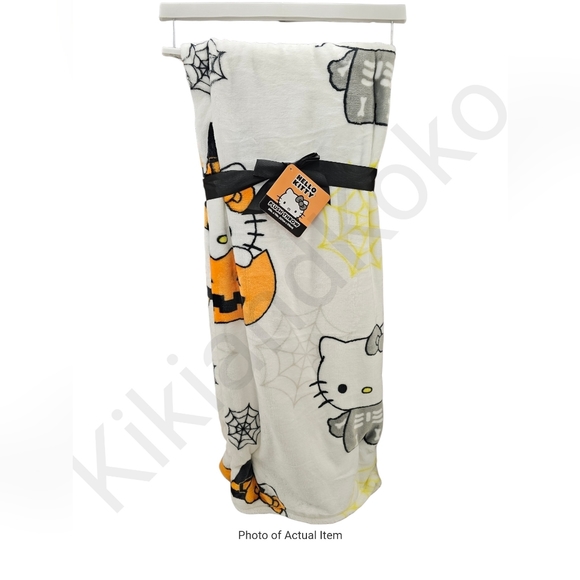 Hello Kitty Other - *LAST ONE* HTF NWT Hello Kitty Halloween Plush Throw 50" x 70"